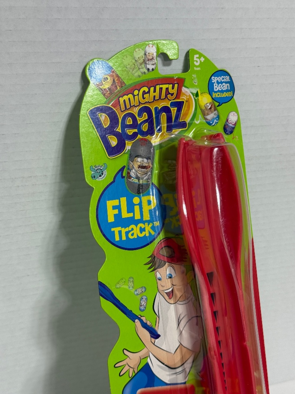 Moose Toys Mighty Beanz Red Flip Track Includes Bean Fun Games Tricks Series 2
